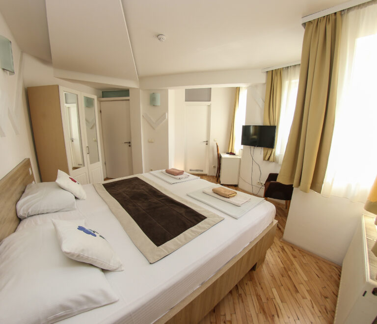 Double room – Hotel Hayat (4)